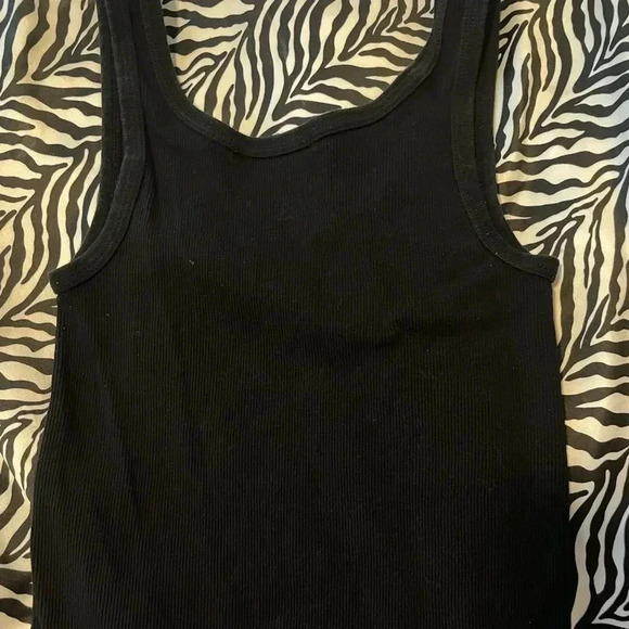 BRANDY MELVILLE RIBBED LOGO CROPPED TANK ONE SIZE(M) - Picture 3 of 7